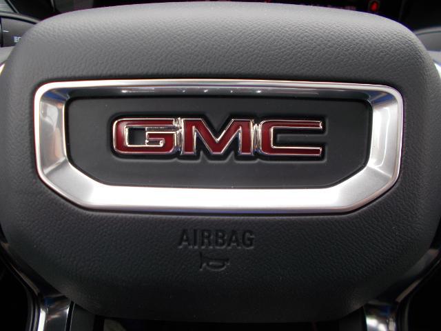 2025 GMC Acadia Vehicle Photo in LOWELL, MA 01852-4336