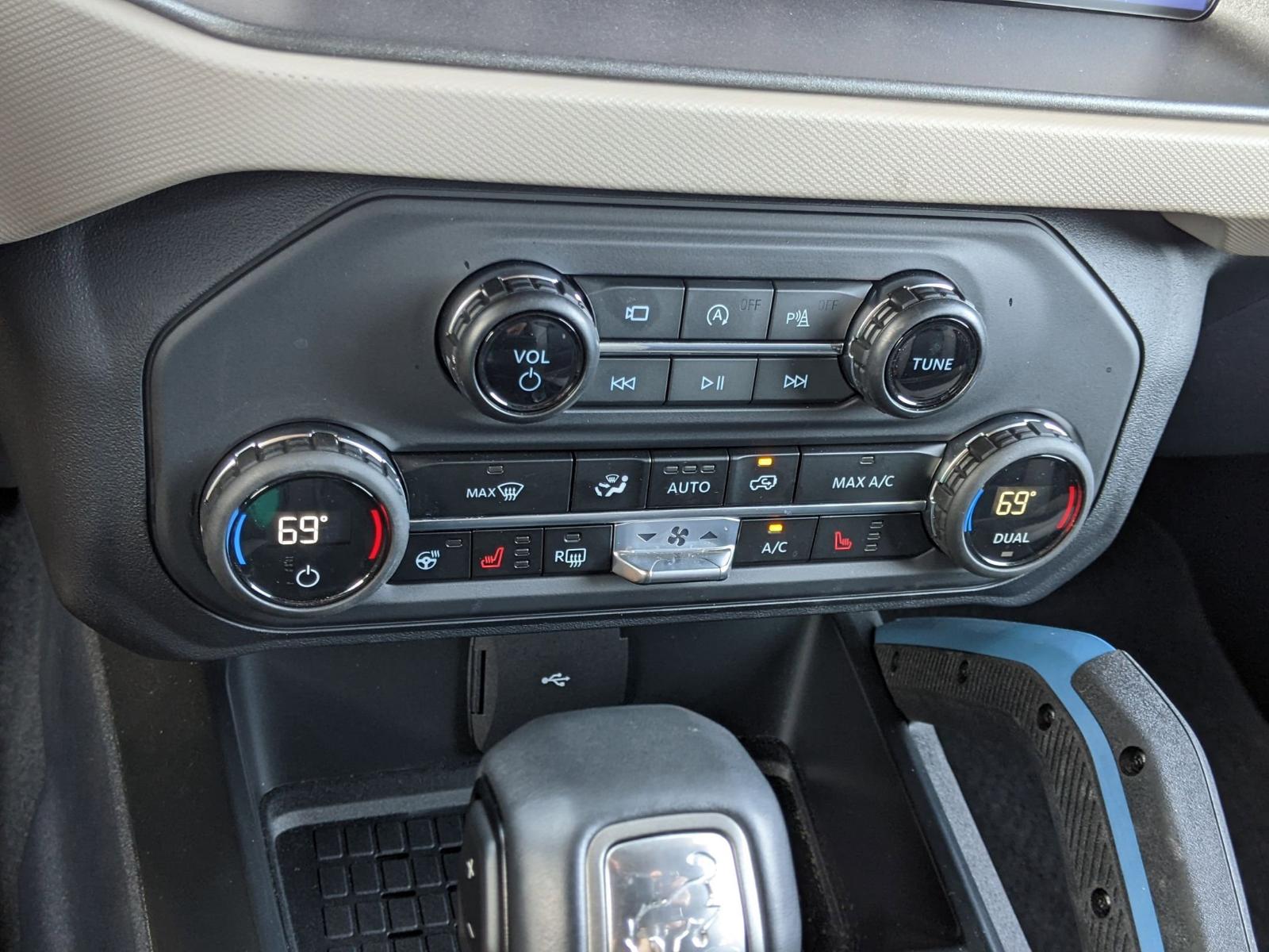 2024 Ford Bronco Vehicle Photo in Seguin, TX 78155