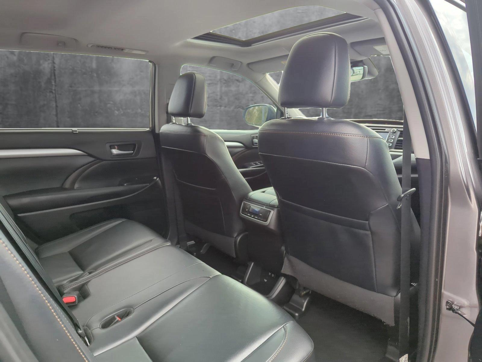 2019 Toyota Highlander Vehicle Photo in Memphis, TN 38125