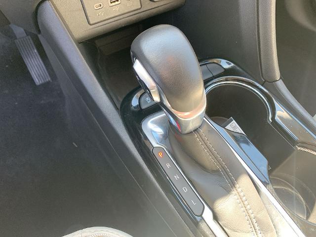 2021 Buick Encore GX Vehicle Photo in MOON TOWNSHIP, PA 15108-2571