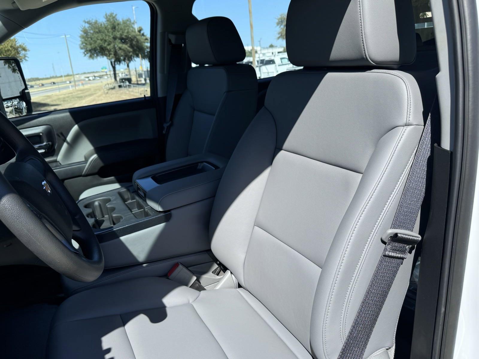 2024 Chevrolet Silverado 5500 HD Vehicle Photo in GEORGETOWN, TX 78626-7508