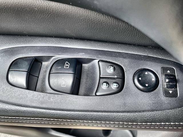 2015 Nissan Pathfinder Vehicle Photo in WILLIAMSVILLE, NY 14221-2883