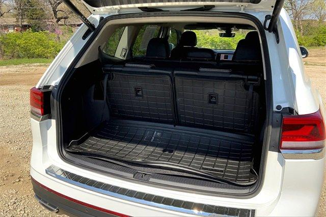 2024 Volkswagen Atlas Vehicle Photo in KANSAS CITY, MO 64114-4545