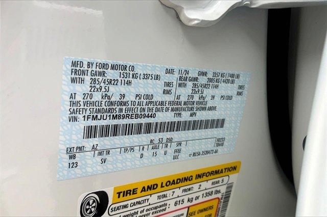2024 Ford Expedition Vehicle Photo in TOPEKA, KS 66609-0000