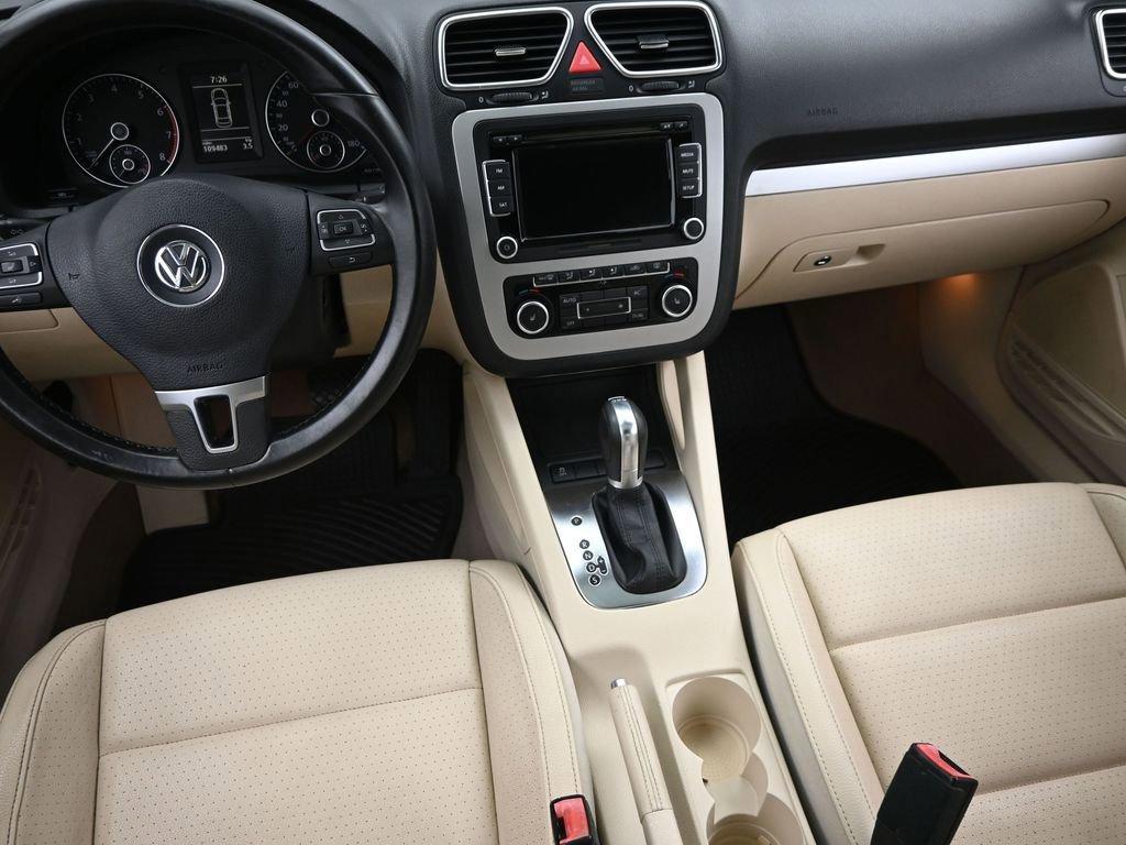 2012 Volkswagen Eos Vehicle Photo in Marion, IA 52302