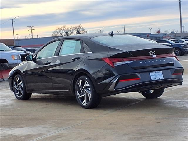 2025 Hyundai ELANTRA Vehicle Photo in Peoria, IL 61615