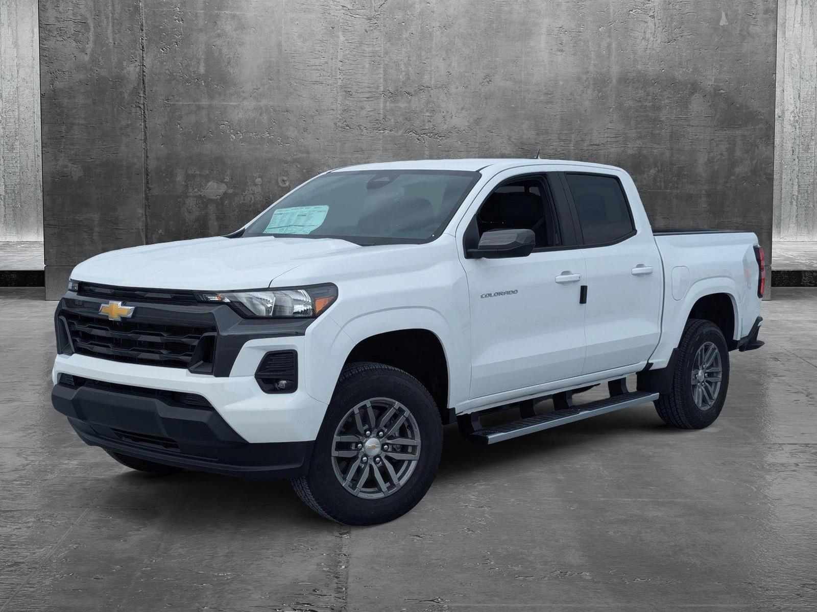 2024 Chevrolet Colorado Vehicle Photo in PEMBROKE PINES, FL 33024-6534