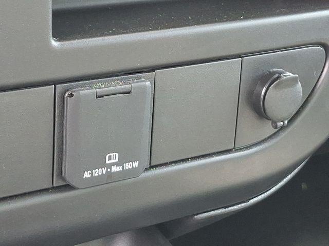 2024 Chevrolet Express Cutaway 3500 Vehicle Photo in DANBURY, CT 06810-5034