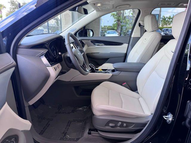 2025 Cadillac XT6 Vehicle Photo in DELRAY BEACH, FL 33483-3294