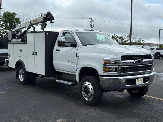 2024 Chevrolet Silverado 5500 HD Vehicle Photo in COLUMBIA, MO 65203-3903