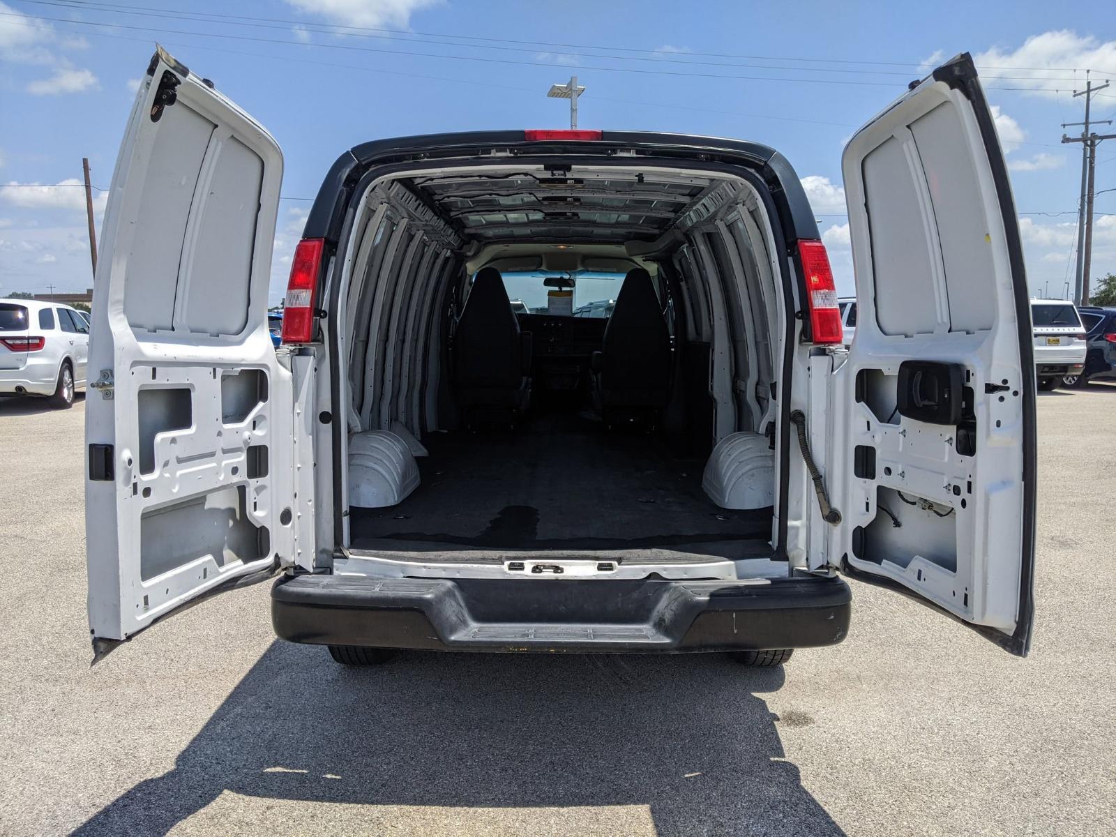 2023 GMC Savana Cargo Van Vehicle Photo in Seguin, TX 78155
