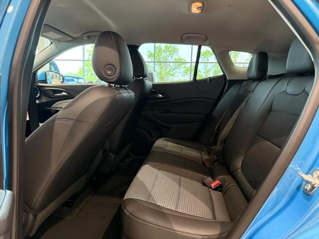 2025 Chevrolet Trax Vehicle Photo in COLUMBIA, MO 65203-3903