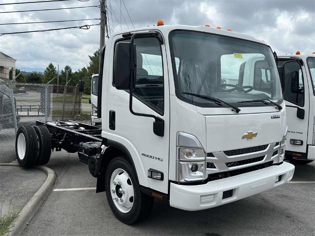 2025 Chevrolet Low Cab Forward 4500 Vehicle Photo in ALCOA, TN 37701-3235