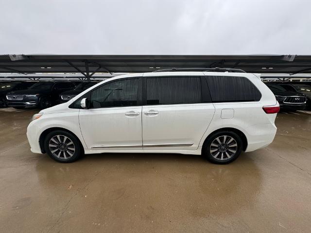 2018 Toyota Sienna Vehicle Photo in Grapevine, TX 76051