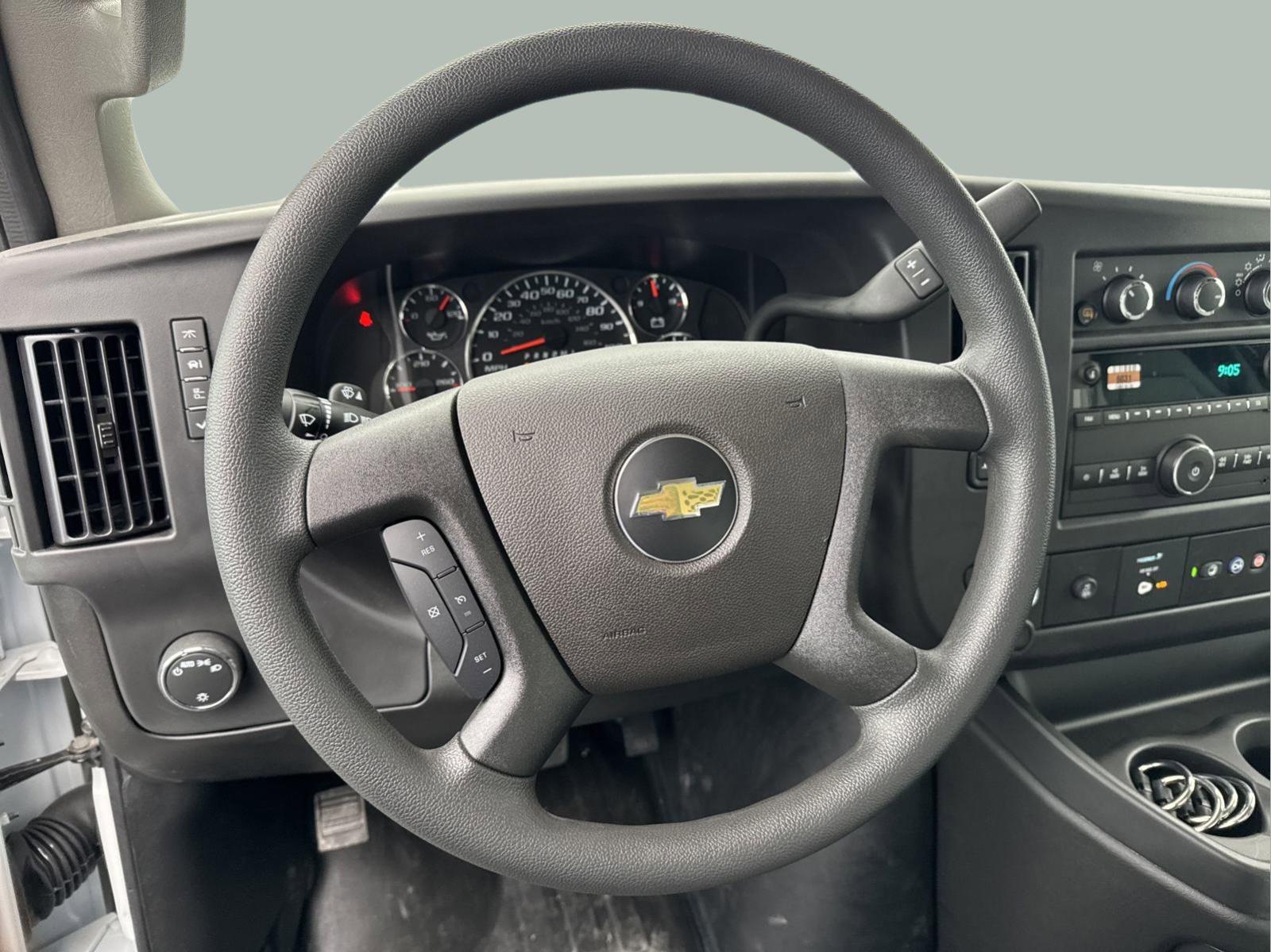 2024 Chevrolet Express Cargo 2500 Vehicle Photo in GEORGETOWN, TX 78626-7508