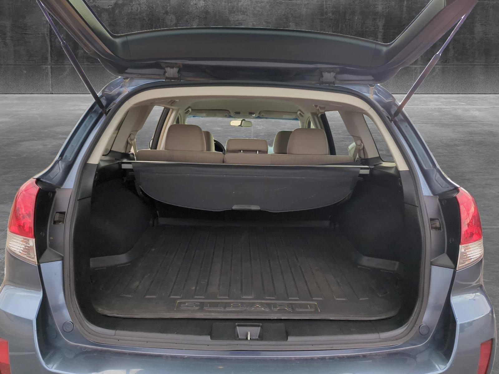 2013 Subaru Outback Vehicle Photo in Memphis, TN 38125