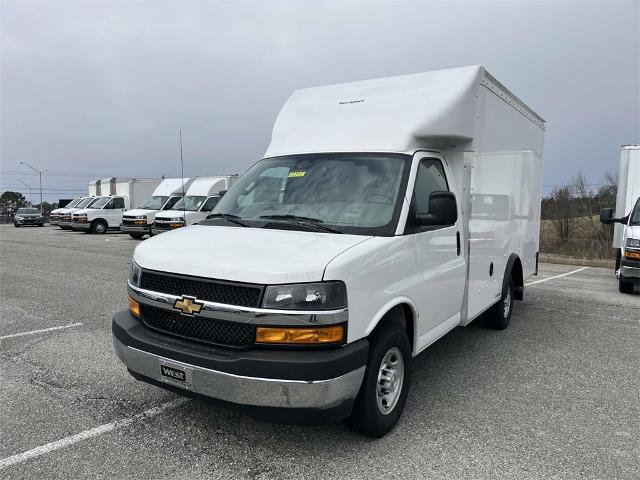 2025 Chevrolet Express Cutaway 3500 Vehicle Photo in ALCOA, TN 37701-3235