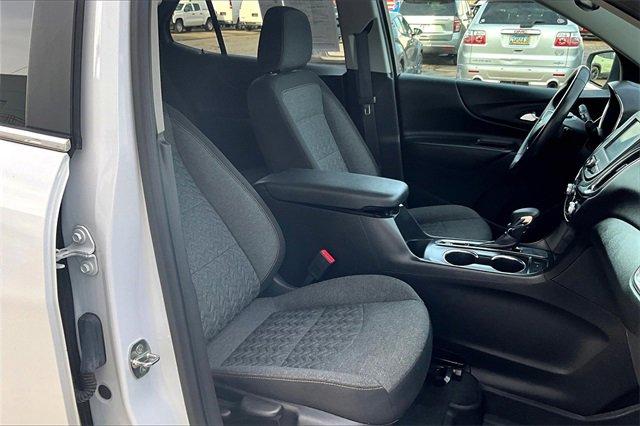 2022 Chevrolet Equinox Vehicle Photo in TOPEKA, KS 66609-0000