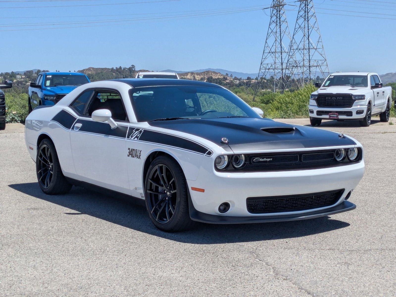 2017 Dodge Challenger Vehicle Photo in Valencia, CA 91355