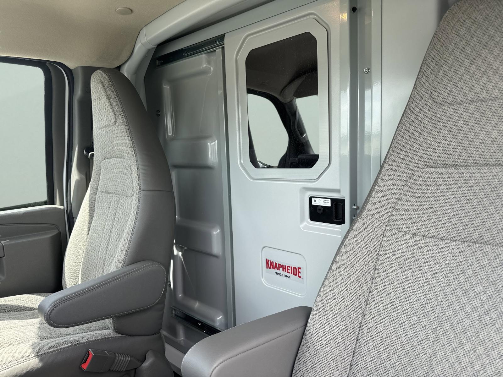 2025 Chevrolet Express Cutaway 3500 Vehicle Photo in GEORGETOWN, TX 78626-7508