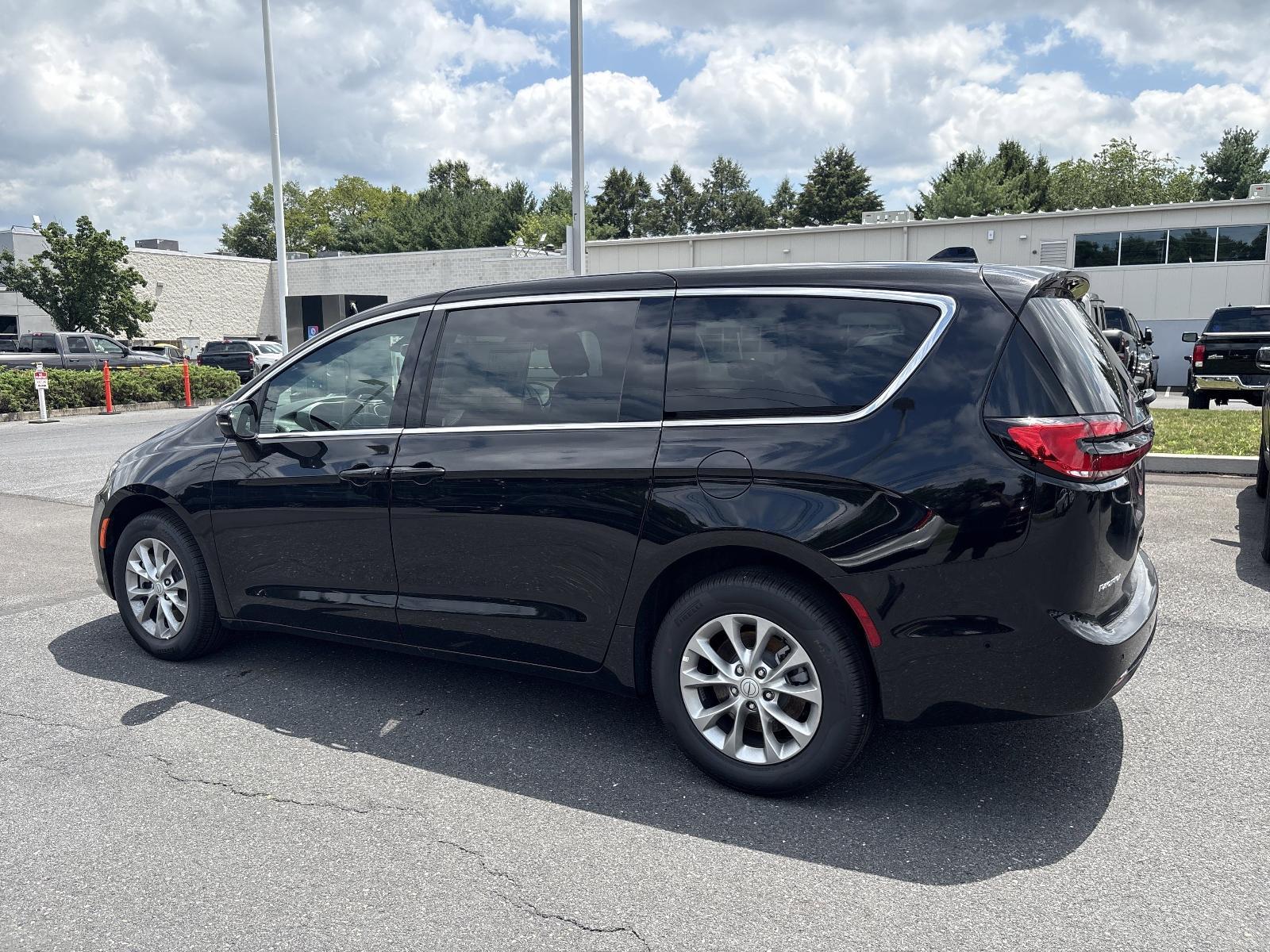 2025 Chrysler Pacifica Vehicle Photo in Mechanicsburg, PA 17050-1707