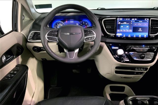 2022 Chrysler Pacifica Vehicle Photo in Lees Summit, MO 64086