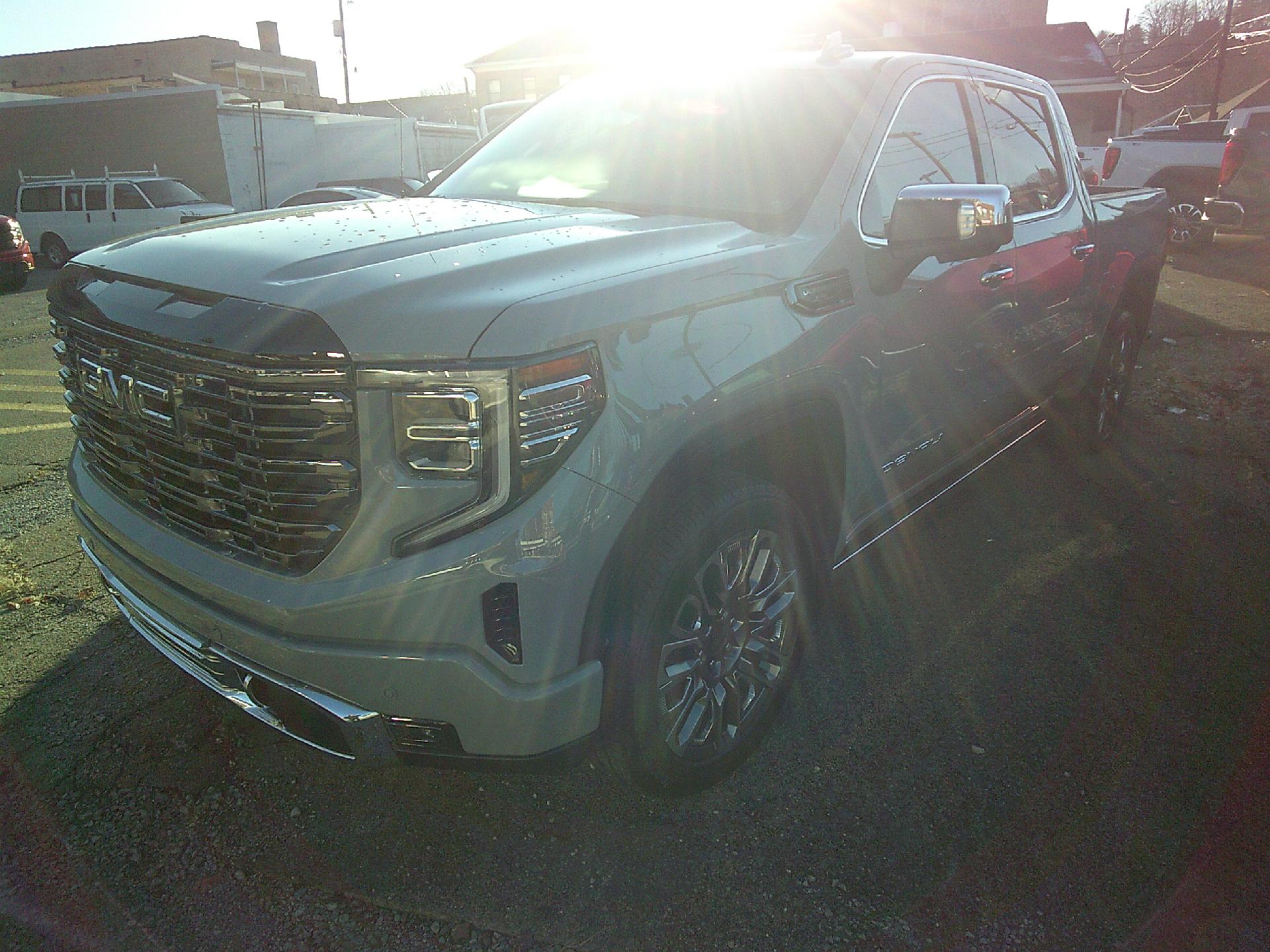 2025 GMC Sierra 1500 Vehicle Photo in KITTANNING, PA 16201-1536