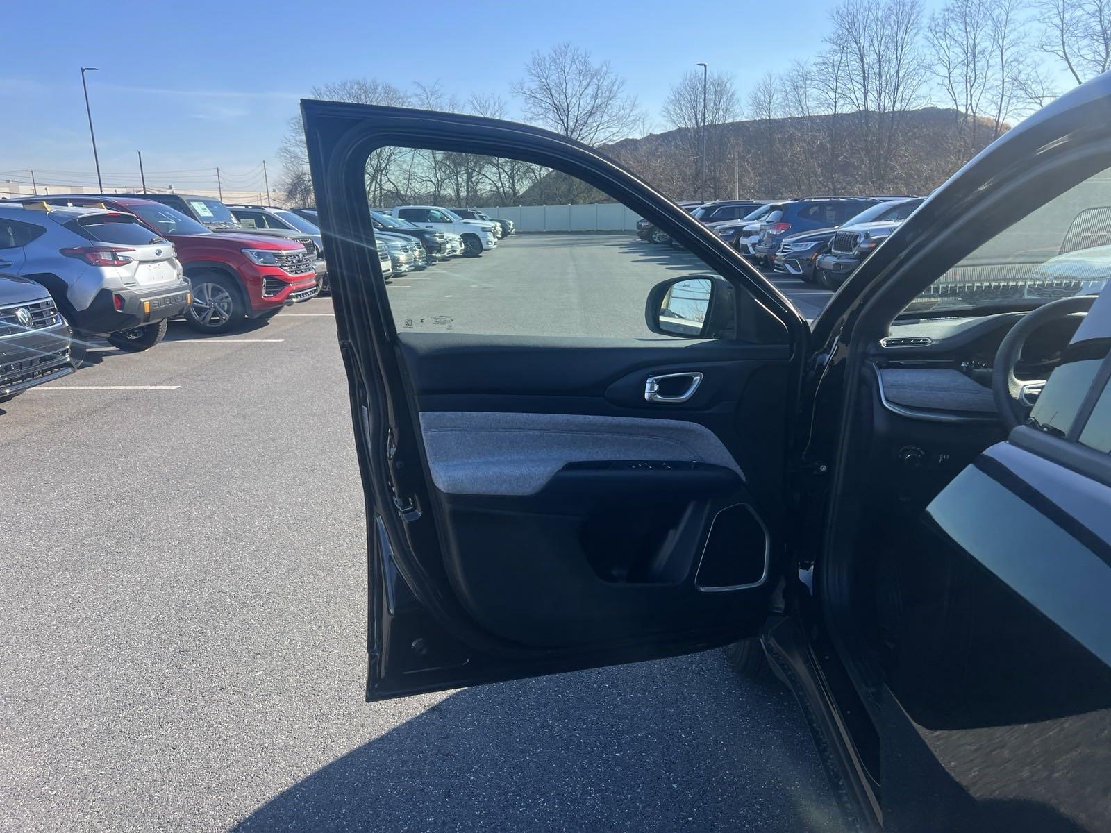 2025 Jeep Compass Vehicle Photo in Mechanicsburg, PA 17050-1707