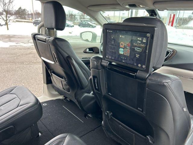 2017 Chrysler Pacifica Vehicle Photo in MEDINA, OH 44256-9631