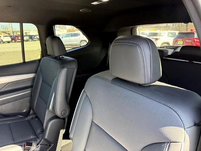 2025 Buick Enclave Vehicle Photo in CHICOPEE, MA 01020-5001