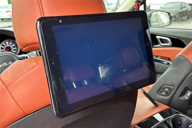 2022 Kia Carnival Vehicle Photo in ELK GROVE, CA 95757-8703