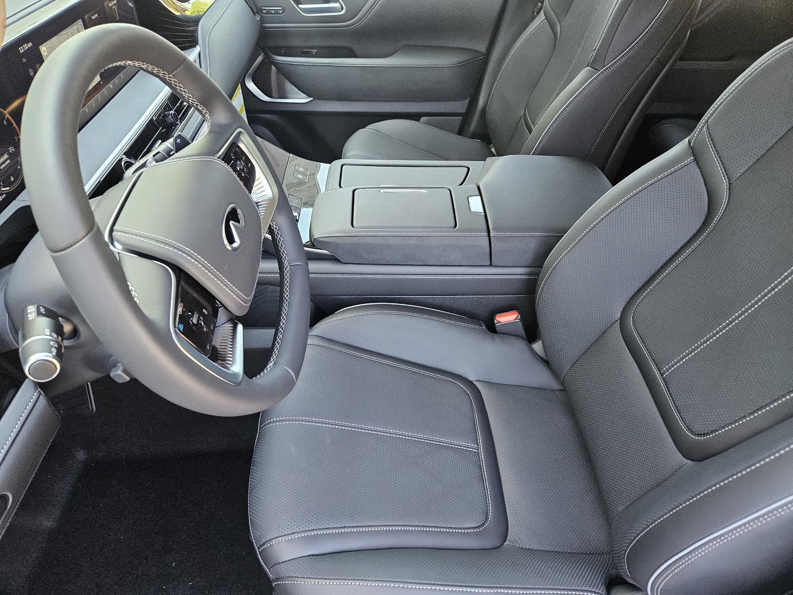 2025 INFINITI QX80 Vehicle Photo in Fort Worth, TX 76132
