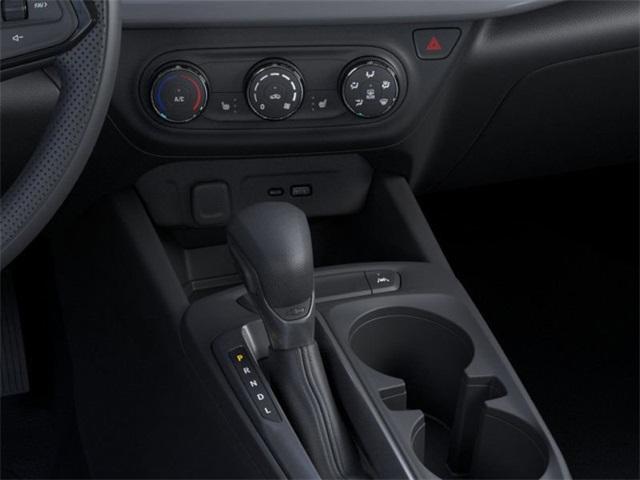 2025 Chevrolet Trax Vehicle Photo in ENGLEWOOD, CO 80113-6708