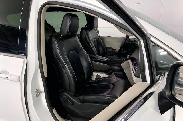 2023 Chrysler Pacifica Vehicle Photo in Lees Summit, MO 64086