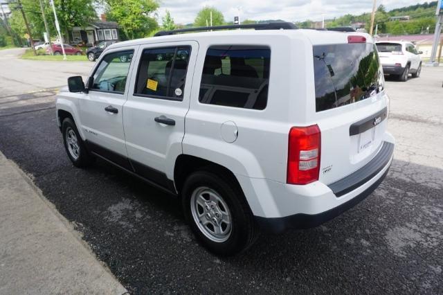 2016 Jeep Patriot Vehicle Photo in FAIRMONT, WV 26554-2318