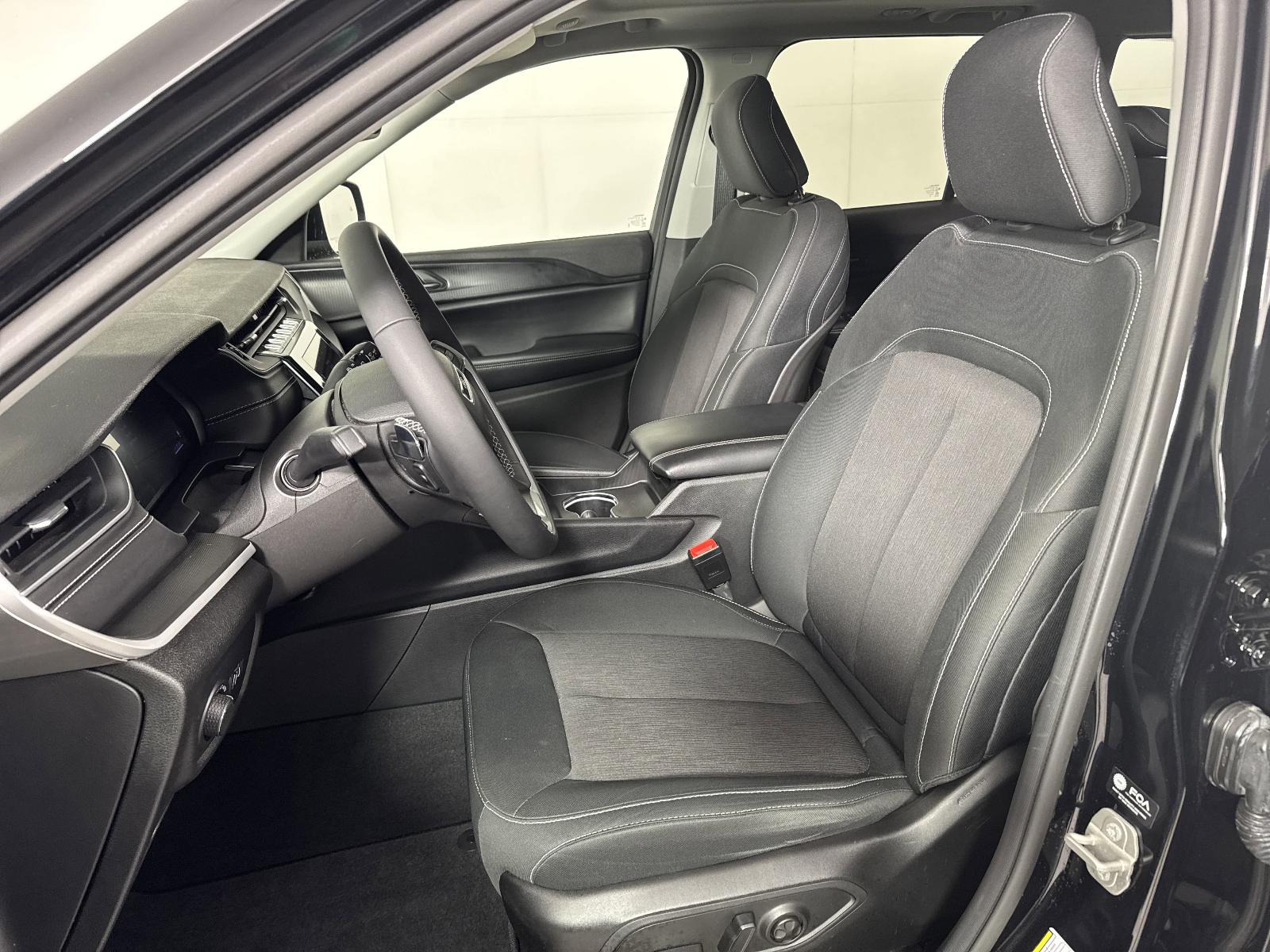 2024 Jeep Grand Cherokee Vehicle Photo in GEORGETOWN, TX 78626-7508