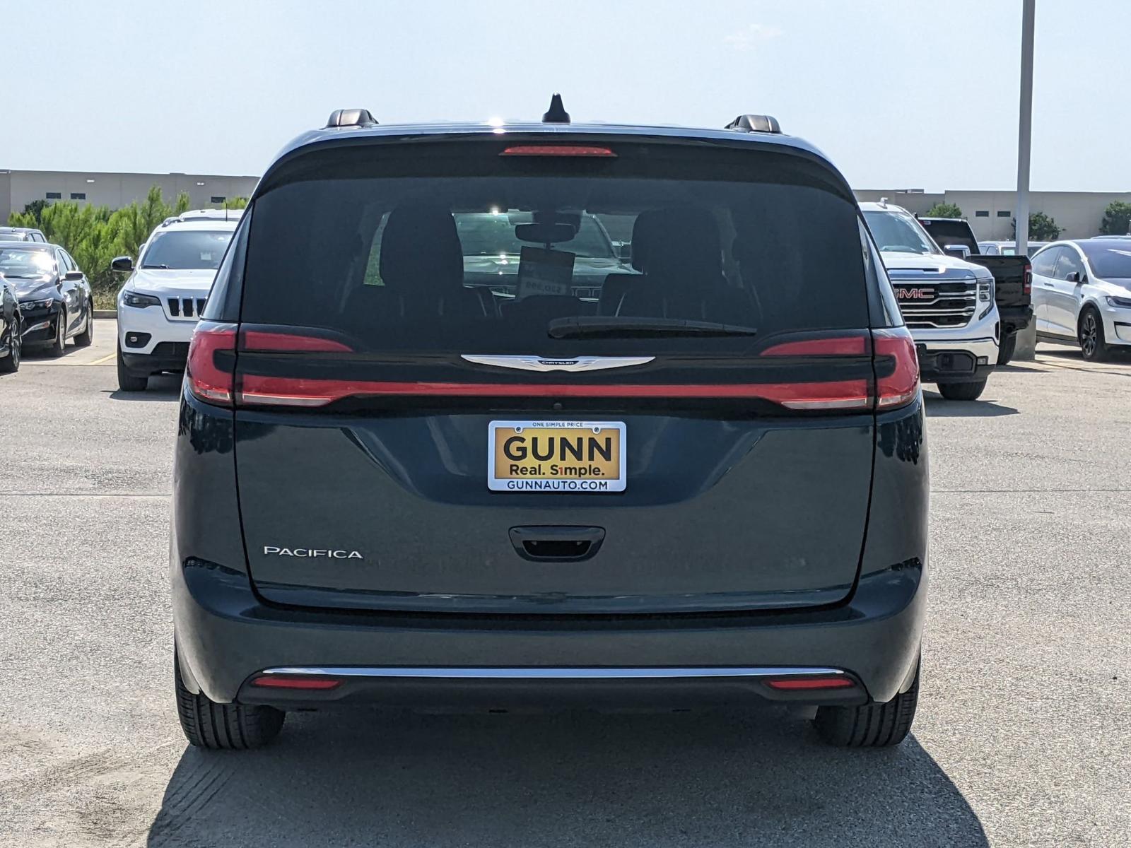 2022 Chrysler Pacifica Vehicle Photo in Seguin, TX 78155