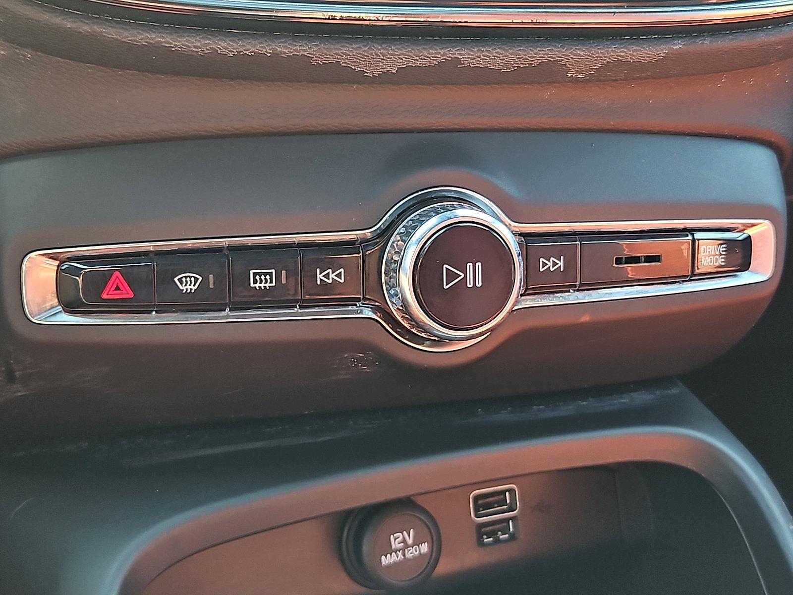 2019 Volvo XC40 Vehicle Photo in Trevose, PA 19053