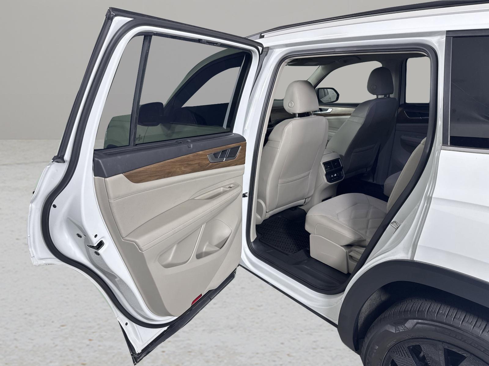 2024 Volkswagen Atlas Vehicle Photo in Georgetown, TX 78626