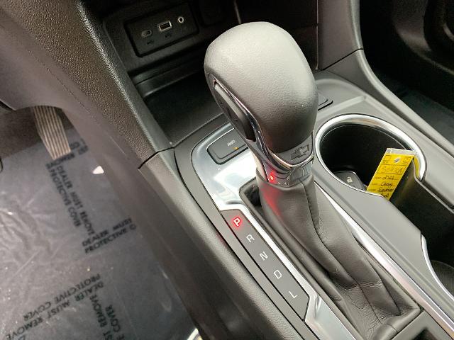 2022 Chevrolet Equinox Vehicle Photo in MOON TOWNSHIP, PA 15108-2571