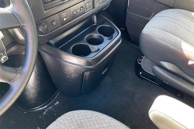 2022 Chevrolet Express Passenger Vehicle Photo in INDEPENDENCE, MO 64055-1314