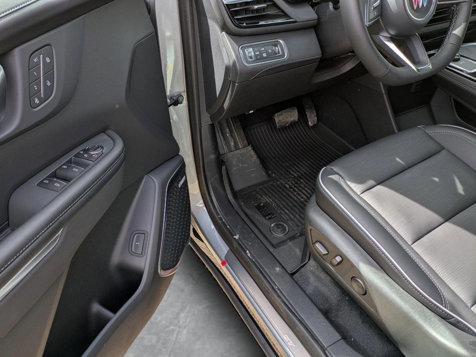 2025 Buick Enclave Vehicle Photo in GOLDEN, CO 80401-3850