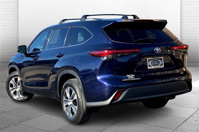 2022 Toyota Highlander Vehicle Photo in TOPEKA, KS 66609-0000