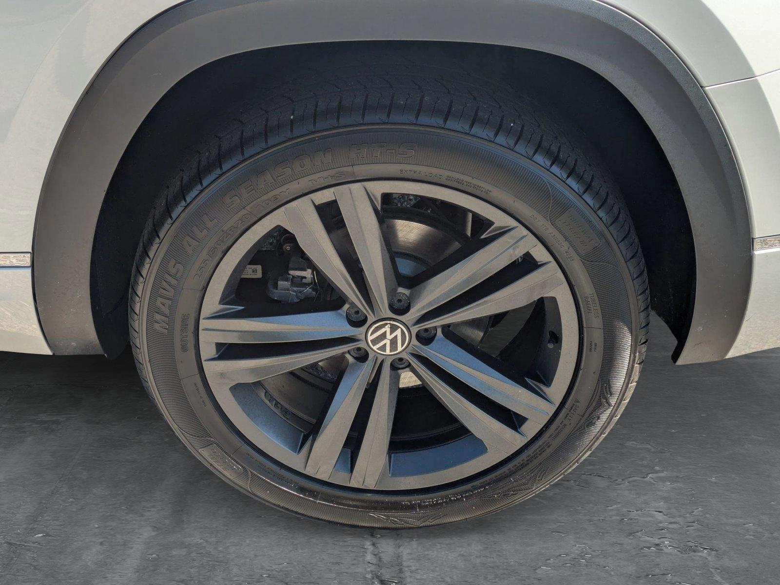 2022 Volkswagen Atlas Vehicle Photo in Sarasota, FL 34231
