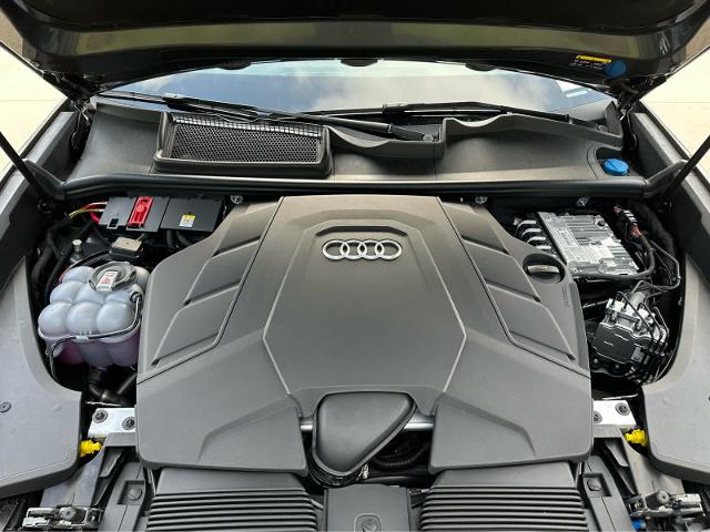 2025 Audi Q8 Vehicle Photo in HOUSTON, TX 77090