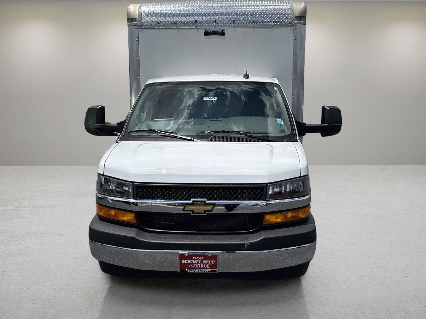 2025 Chevrolet Express Cutaway 4500 Vehicle Photo in GEORGETOWN, TX 78626-7508