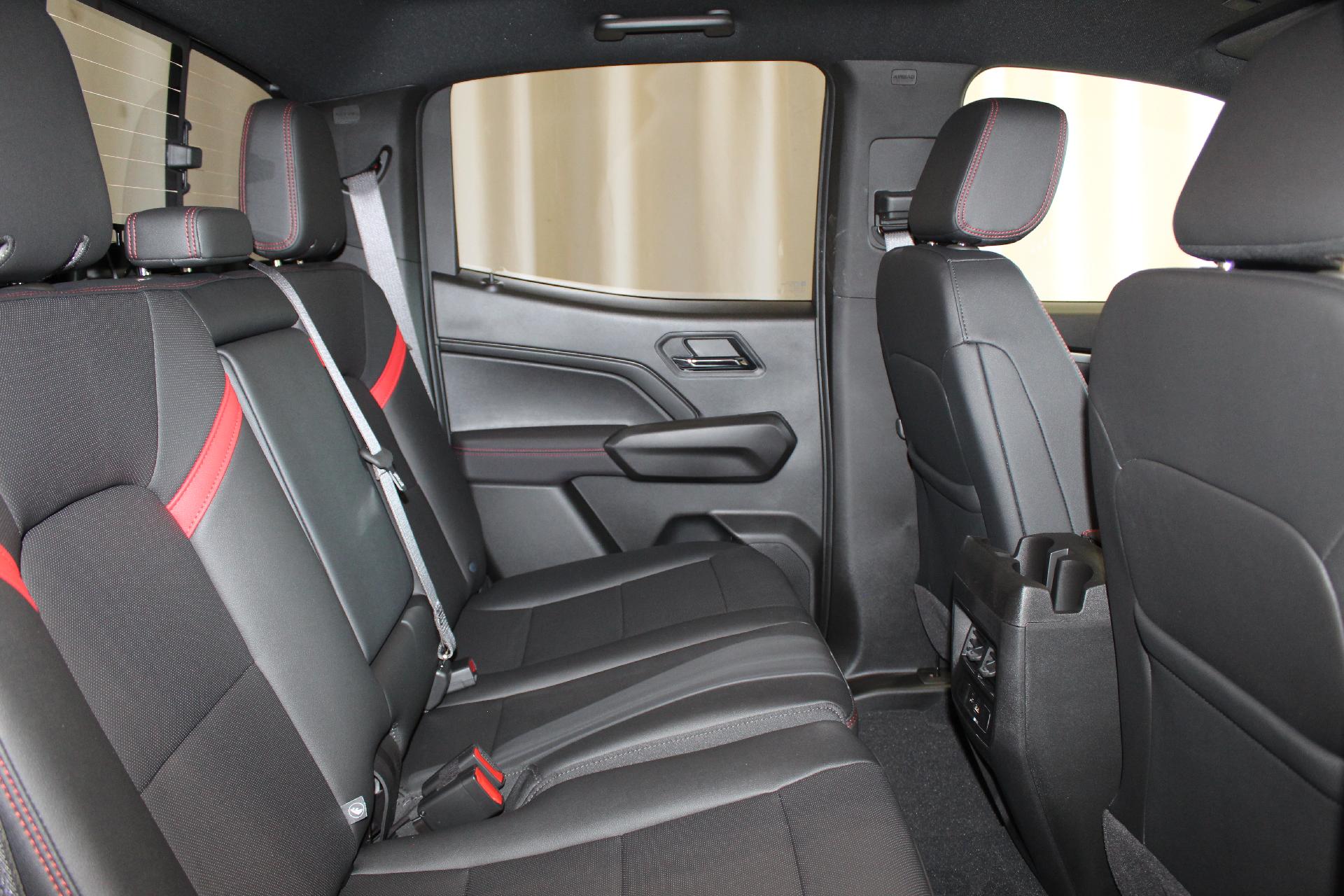 2025 Chevrolet Colorado Vehicle Photo in NORTHAMPTON, MA 01060-1120