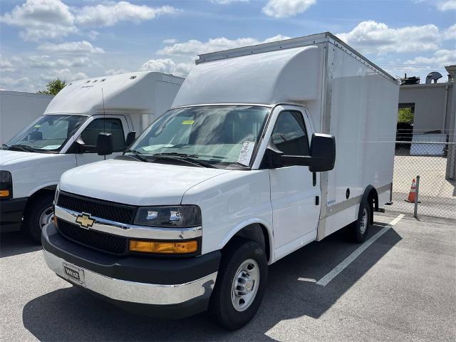 2023 Chevrolet Express Cutaway 3500 Vehicle Photo in ALCOA, TN 37701-3235