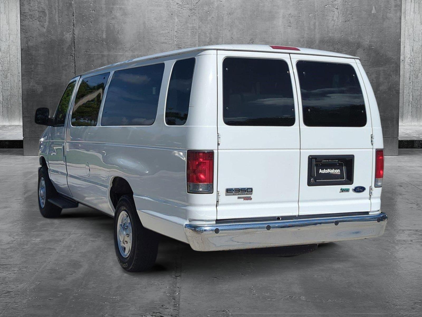 2013 Ford Econoline Wagon Vehicle Photo in Pembroke Pines, FL 33027