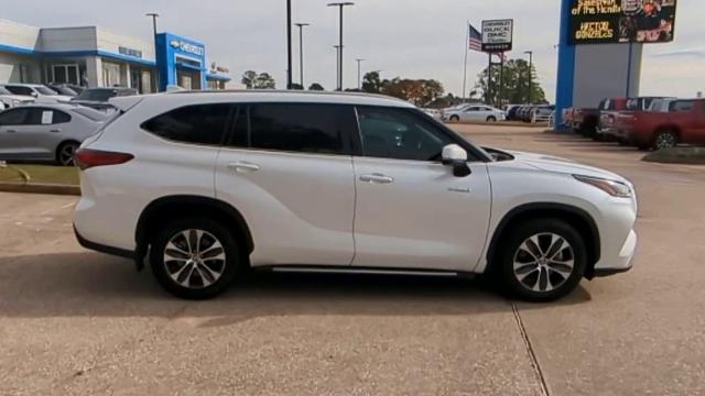 Used 2021 Toyota Highlander XLE with VIN 5TDGARAHXMS008968 for sale in Huntsville, TX